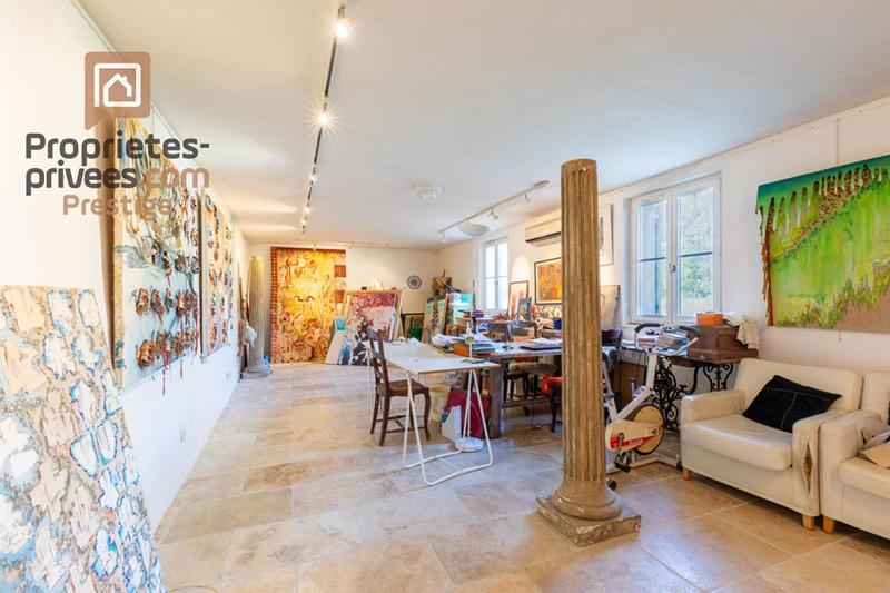 Maison - 275 m² - 10 pièces