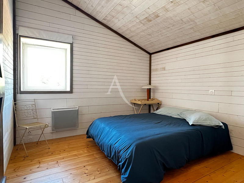 Maison - 330 m² - 8 pièces