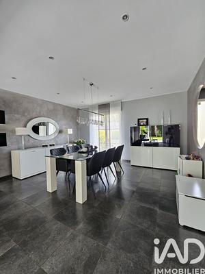 Maison - 210 m² - 5 pièces