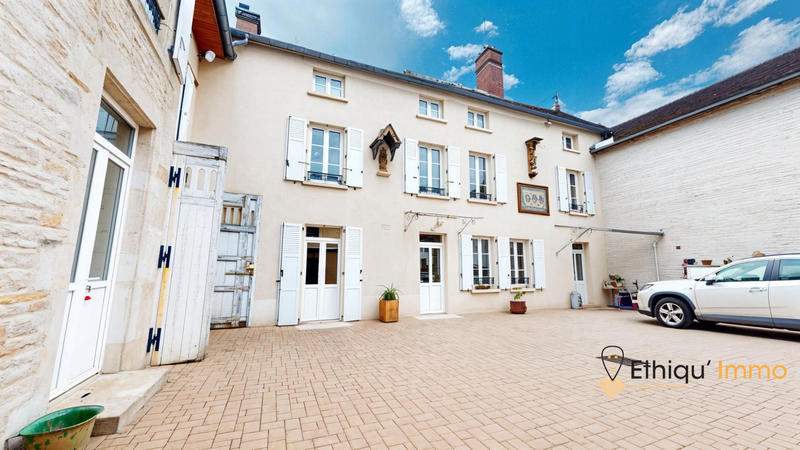 Maison - 314 m² - 10 pièces