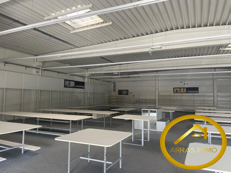 Local commercial - 608 m²