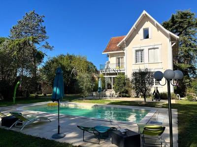 Villa - 280 m² - 9 pièces