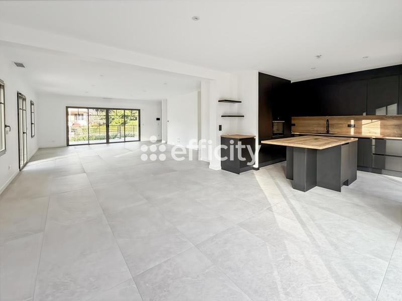 Villa - 273 m² - 8 pièces