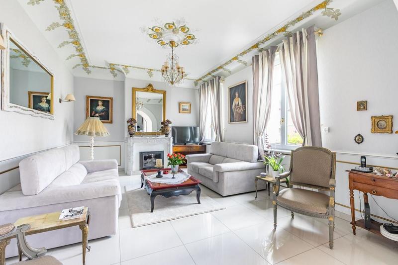 Maison - 300 m² - 7 pièces