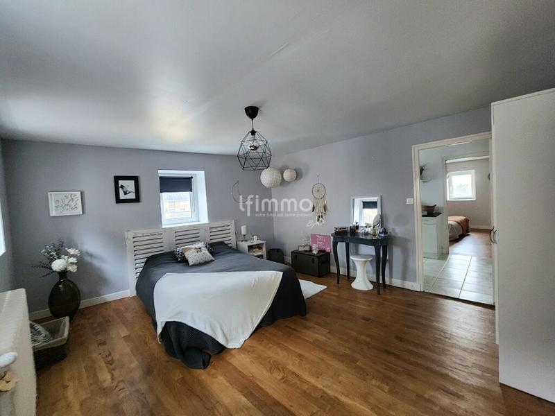 Maison - 208 m² - 9 pièces