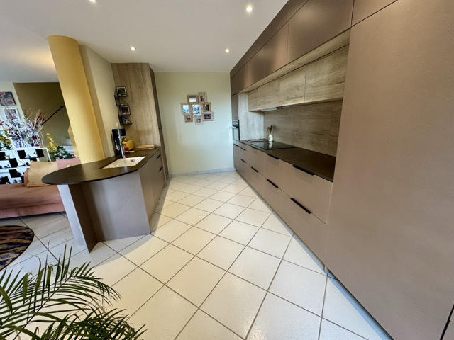 Maison - 194 m² - 6 pièces