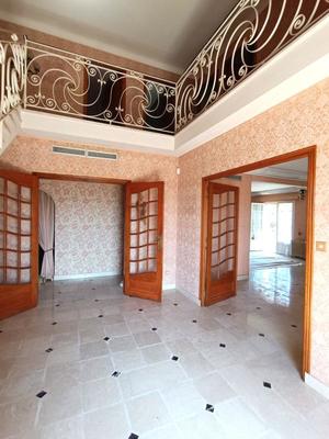 Maison - 265 m² - 8 pièces