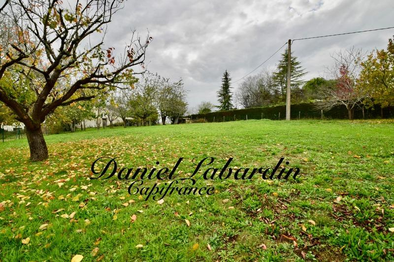 Terrain constructible - 758 m²