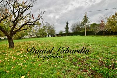 Terrain constructible - 758 m²