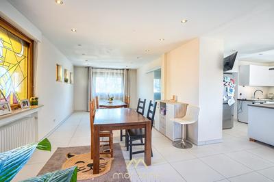 Maison - 238 m² - 7 pièces