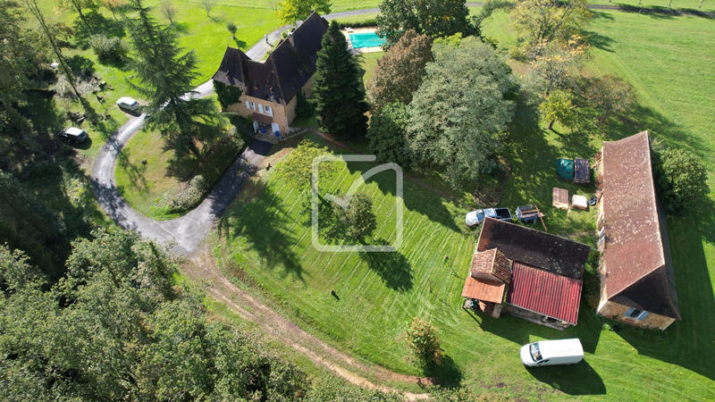 Propriété - 218 m² - 10 pièces