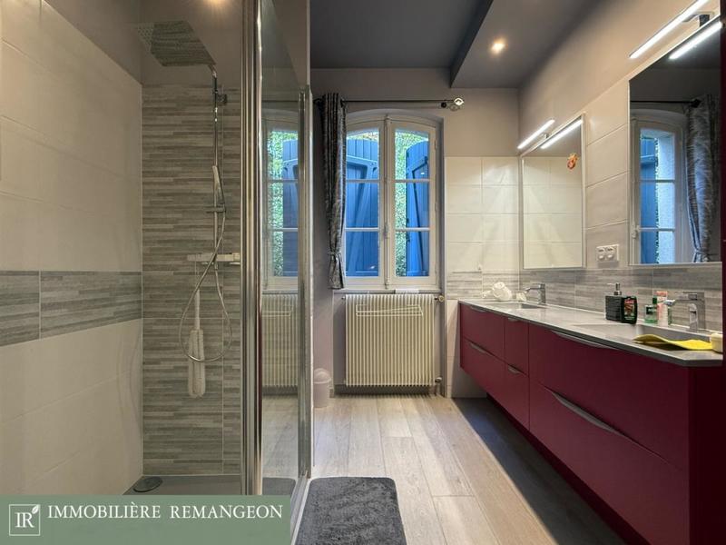 Maison - 211 m² - 8 pièces