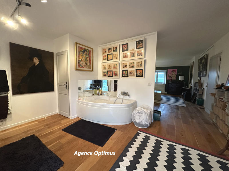 Propriété - 232 m² - 7 pièces