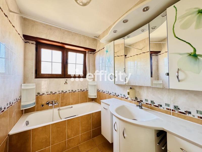 Maison - 195 m² - 5 pièces