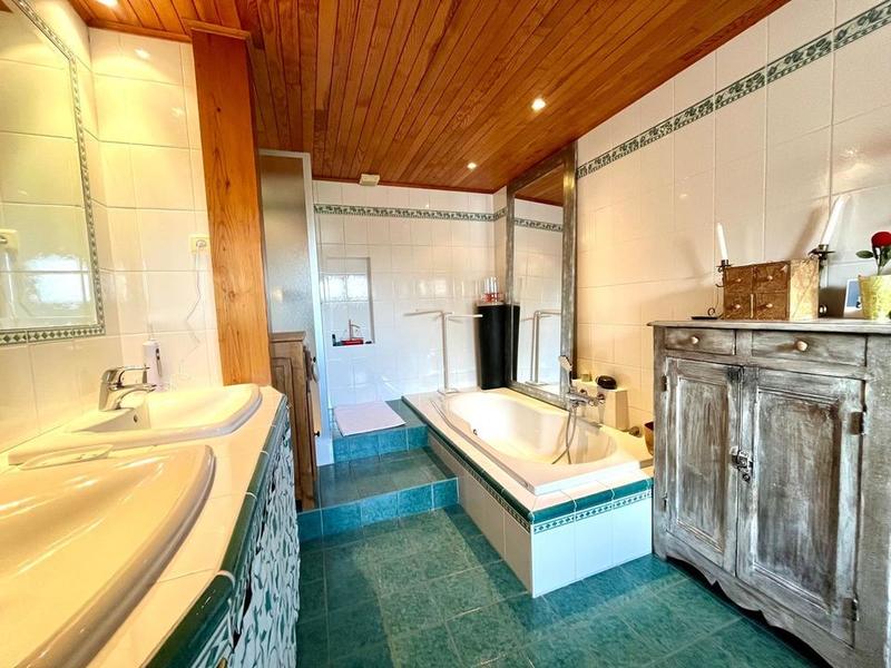 Maison - 407 m² - 9 pièces