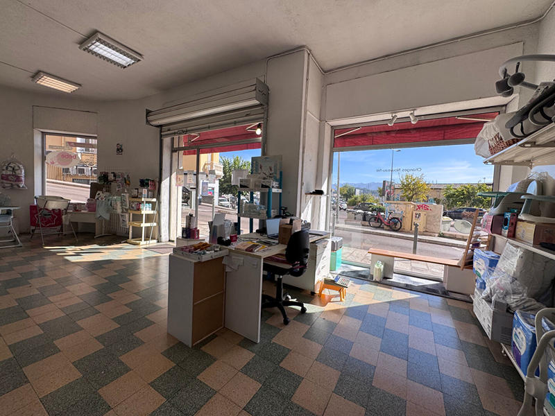 Local commercial - 85 m² - 1 pièce