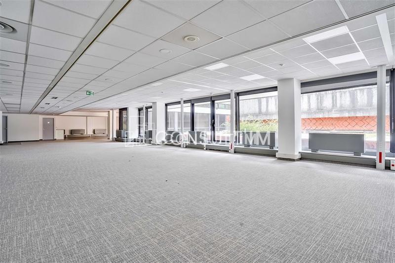Bureau - 555 m²