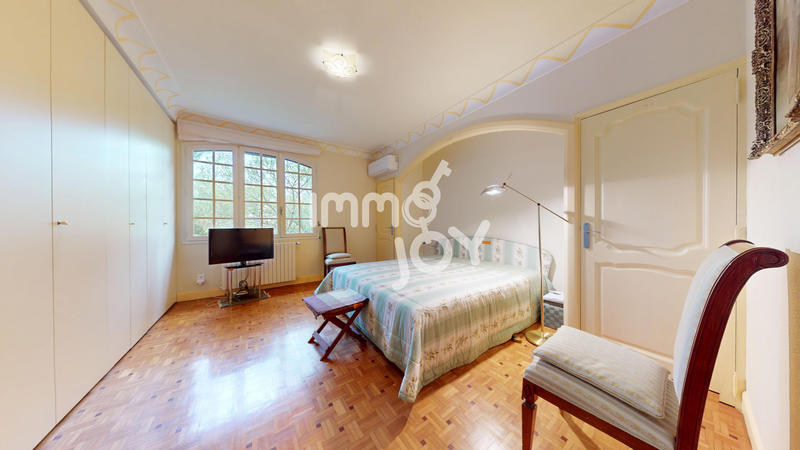 Propriété - 282 m² - 11 pièces