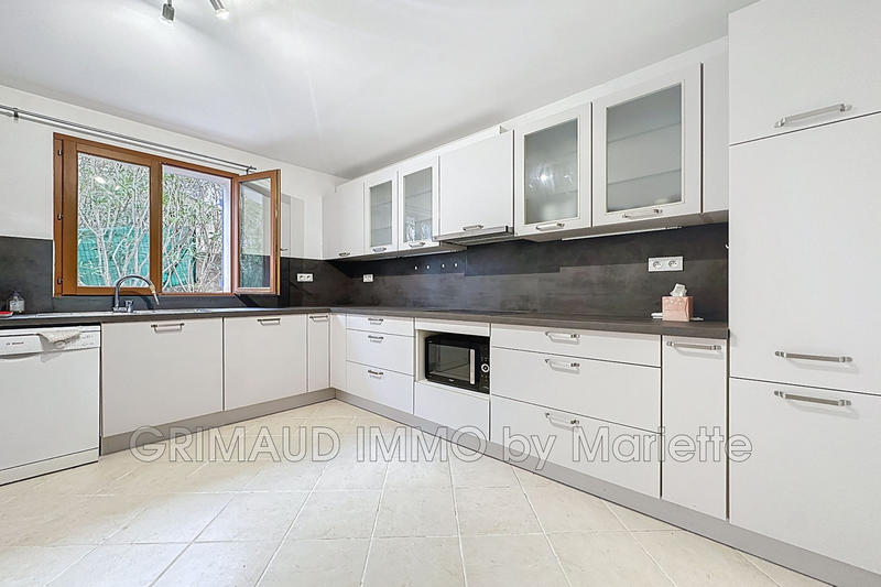 Maison - 199 m² - 6 pièces