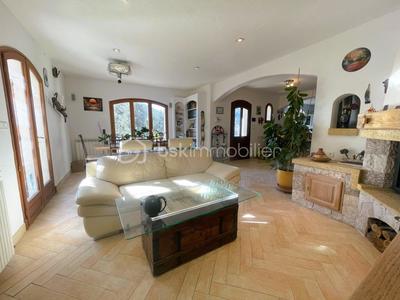 Maison traditionnelle - 140 m² - 4 pièces