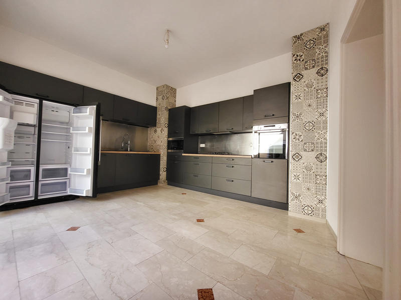 Maison - 219 m² - 8 pièces