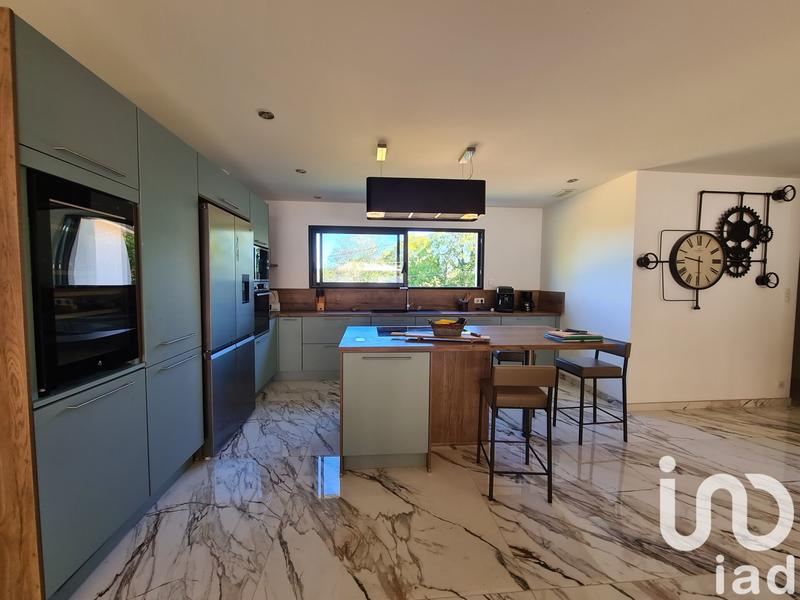 Maison - 250 m² - 7 pièces