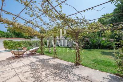 Maison - 215 m² - 5 pièces