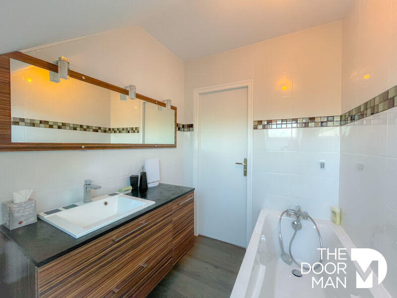 Maison - 200 m² - 6 pièces