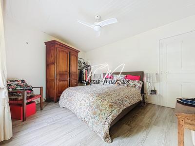 Maison - 202 m² - 8 pièces