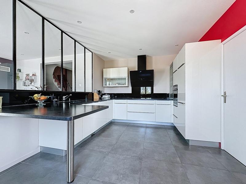 Villa - 256 m² - 9 pièces