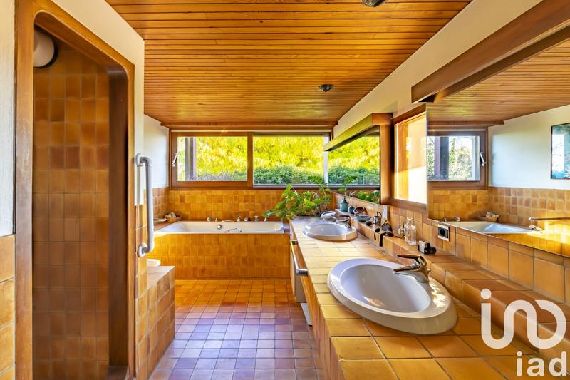 Maison - 300 m² - 6 pièces