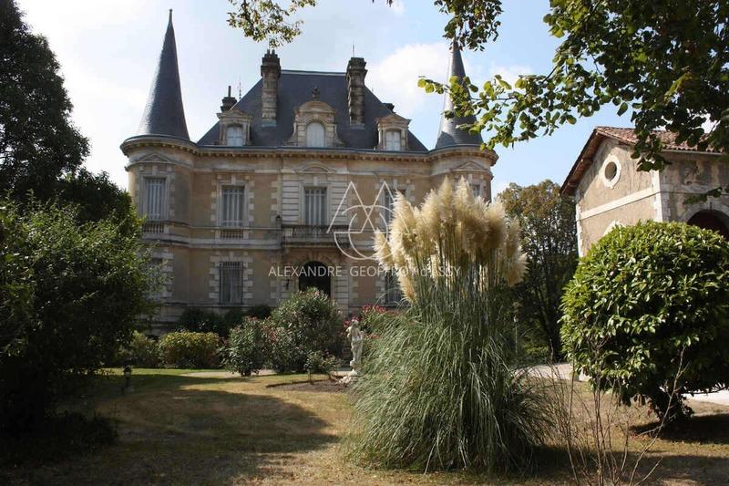 Château - 1 050 m² - 25 pièces