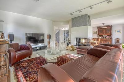 Maison - 232 m² - 11 pièces