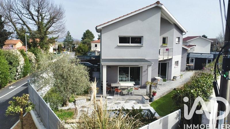 Maison - 140 m² - 5 pièces