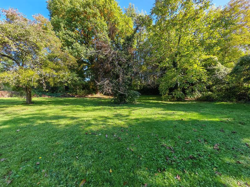 Terrain constructible - 1 235 m²