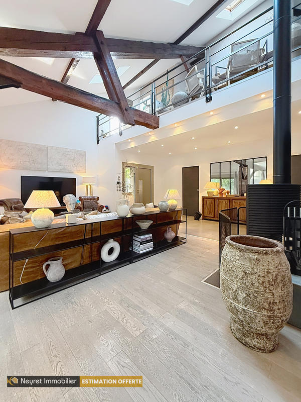 Maison - 270 m² - 8 pièces