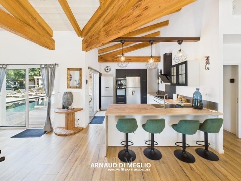 Villa - 324 m² - 11 pièces