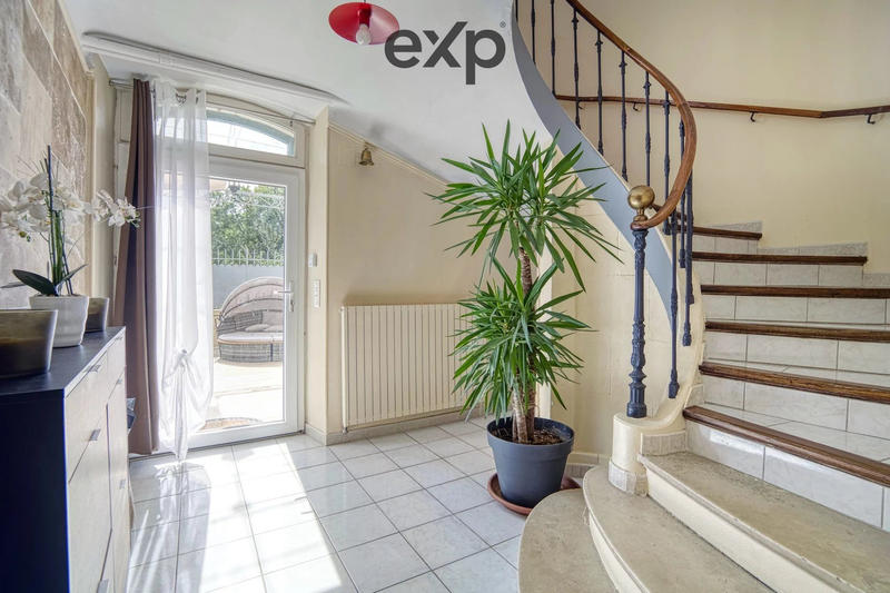 Maison contemporaine - 400 m² - 15 pièces