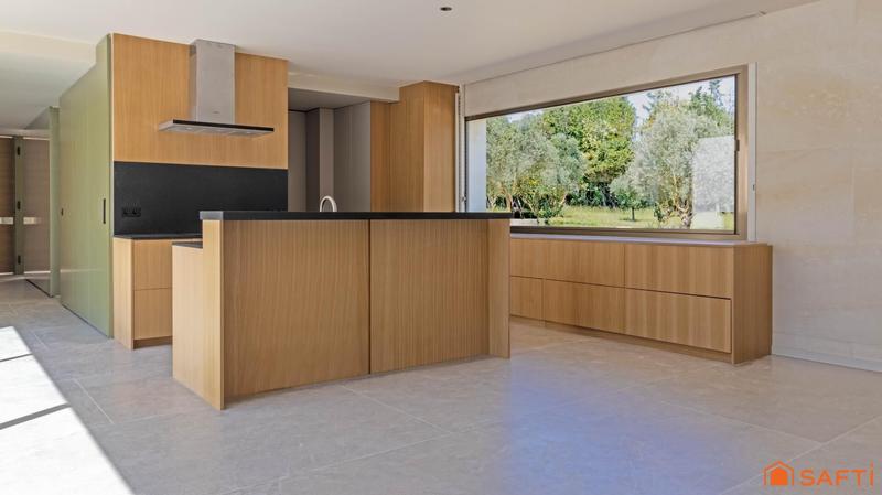 Maison - 250 m² - 5 pièces