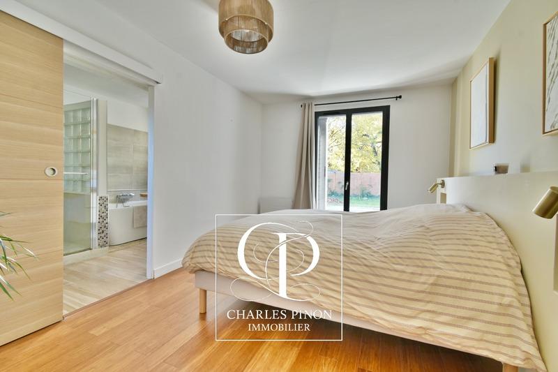 Villa - 219 m² - 6 pièces