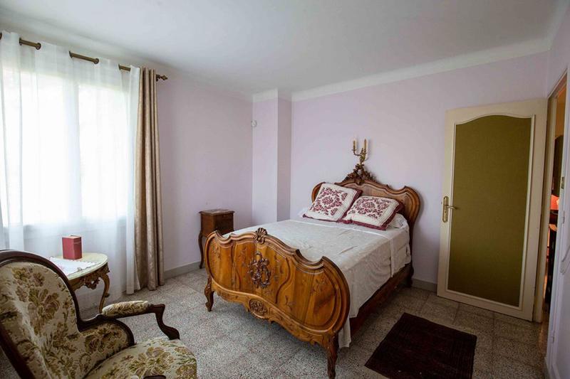 Maison - 280 m² - 9 pièces