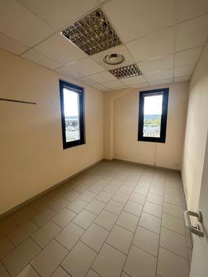 Local d'activités - 90 m² - 5 pièces