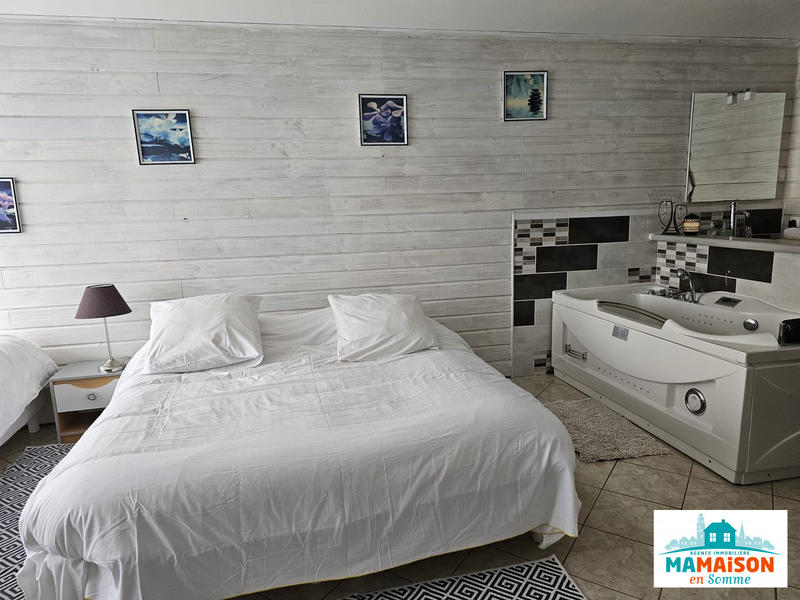 Maison - 198 m² - 9 pièces