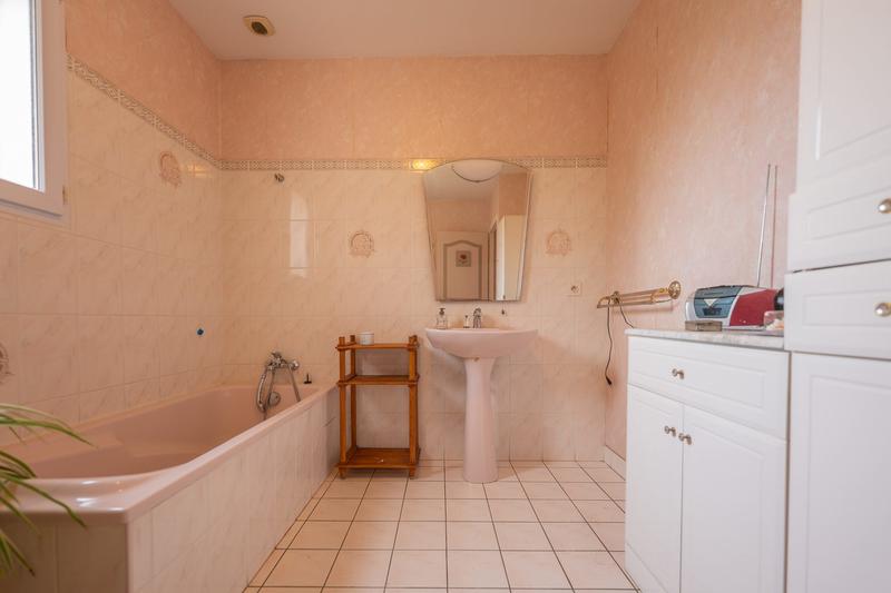 Maison - 102 m² - 4 pièces