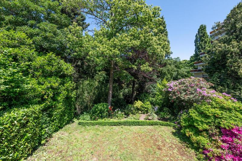 Maison - 235 m² - 8 pièces