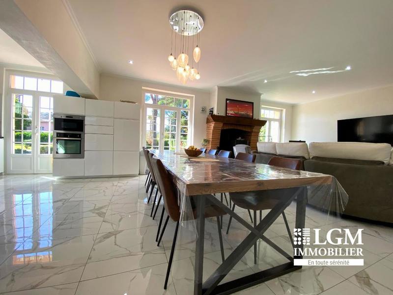 Maison - 206 m² - 7 pièces