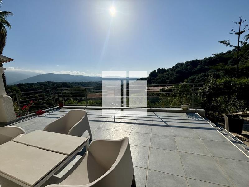 Villa - 166 m² - 6 pièces