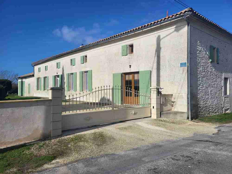 Maison - 298 m² - 7 pièces