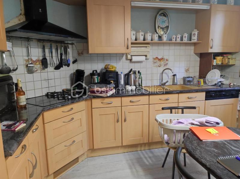 Maison - 210 m² - 6 pièces