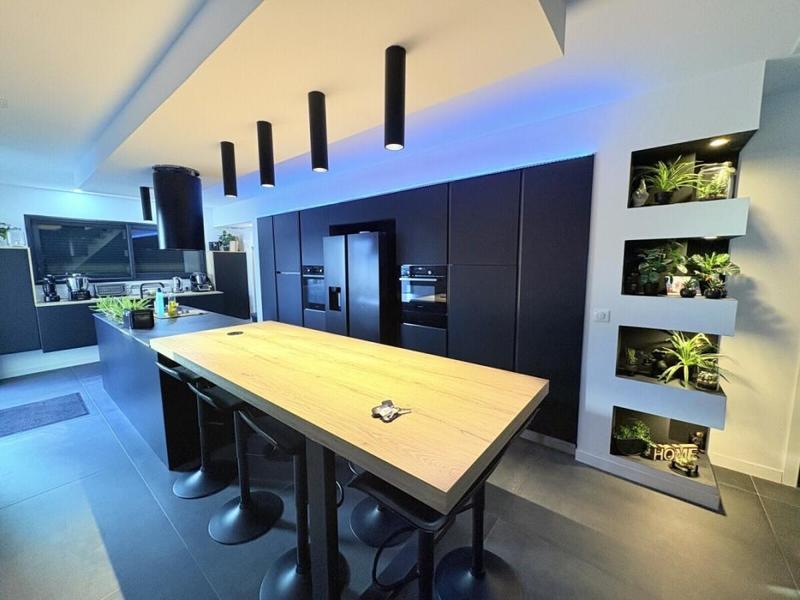 Maison - 220 m² - 6 pièces